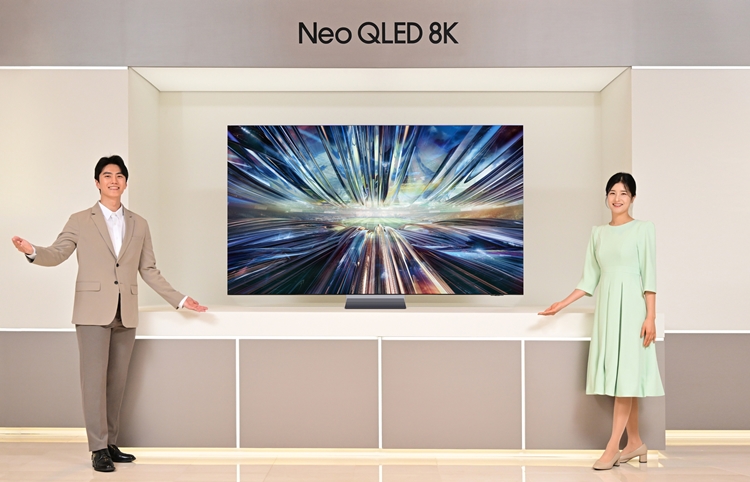 이번 행사에서 공개된 2024년형 Neo QLED TV 신제품. 3세대 AI 8K 프로세서’가 새롭게 탑재돼 AI업스케일링 등 다양한 AI기술 구현이 가능하다./ 삼성전자