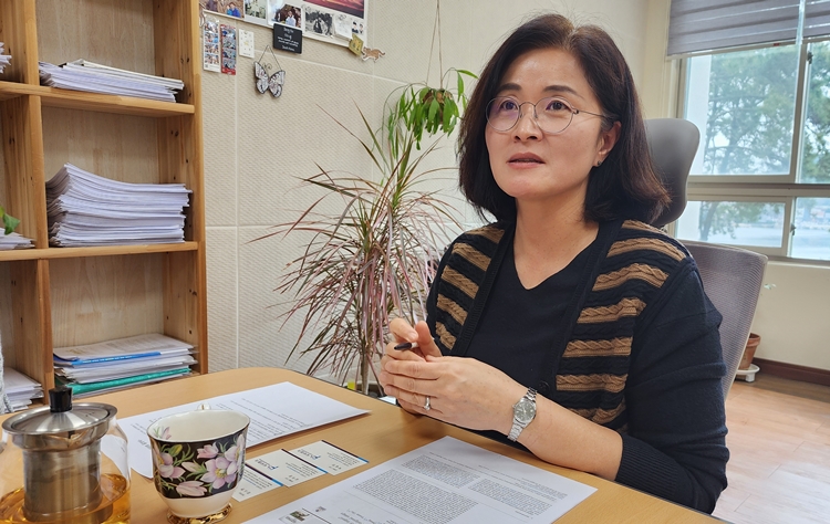 플라스틱의 색상 및 질감에 따른 바다거북의 반응성 연구를 주도한 홍상희 한국해양과학기술원 책임연구원./ 박설민 기자