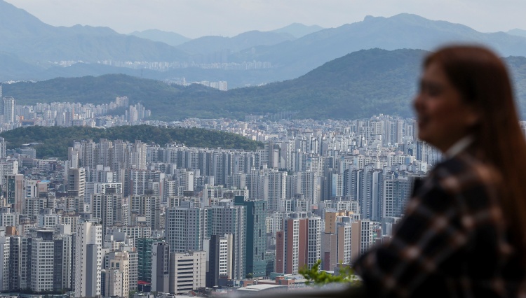 선(先)구제 후(後)회수의 방식으로 전세사기피해자들을 지원하는 내용을 담은 전세사기특별법 개정안이 더불어민주당 주도로 본회의에 이달 2일 부의됐다. 사진은 대한민국의 아파트 전경. / 뉴시스