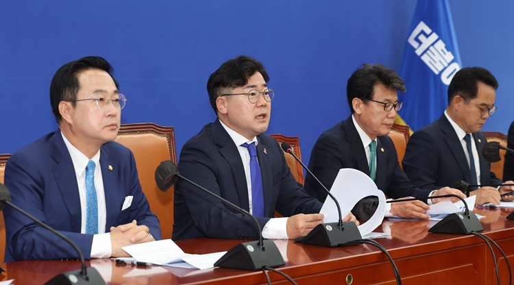 박찬대 더불어민주당 원내대표가 30일 오전 국회에서 열린 정책조정회의에서 발언하고 있다. / 뉴시스