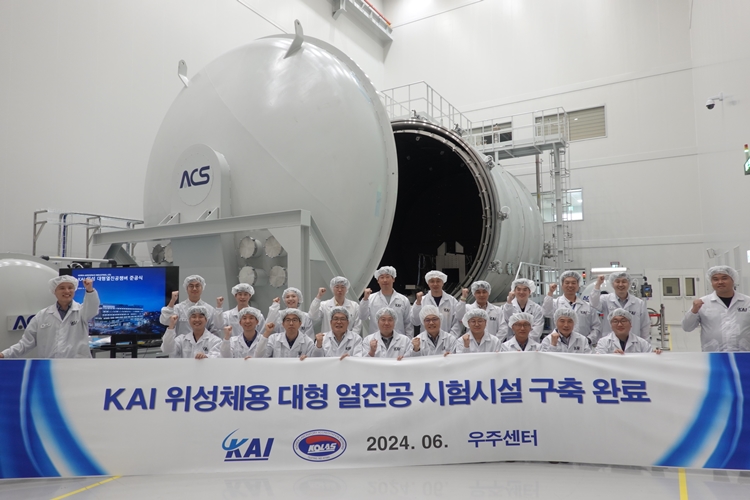 한국항공우주산업(KAI)은 1일 사천 본사 우주센터에 위성체 시험용 대형 ‘열진공시설(Thermal Vacuum Chamber)’을 구축했다고 밝혔다. 위성 시험용 대형열진공챔버를 구축한 것은 민간 기업으로는 처음이다./ 한국항공우주산업
