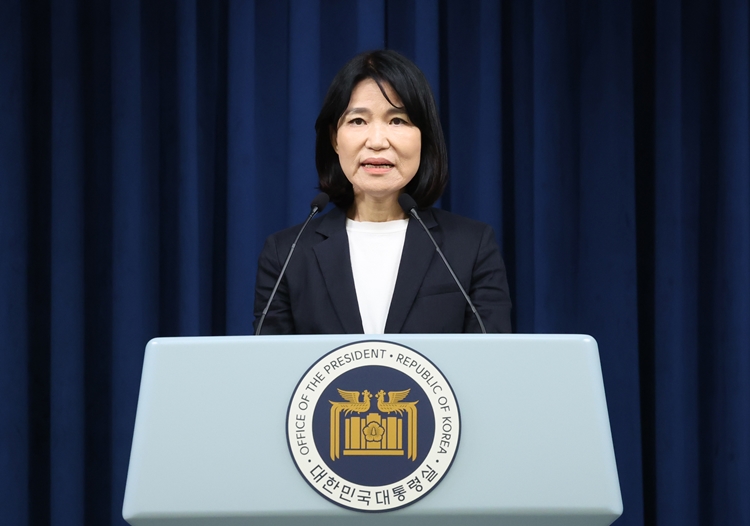 이진숙 방송통신위원장 후보자가 4일 서울 용산 대통령실 청사에서 열린 정무직 인선 발표 브리핑에서 지명 소감을 밝히고 있다. / 뉴시스