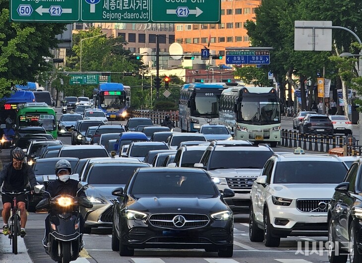 고령자 운전자사고 비율이 증가세를 보이면서 사고예방 대책이 필요하다는 지적이 높아지고 있다. 사진은 한국의 도로./ 사진=이강우 기자