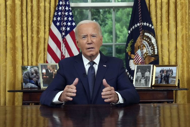 조 바이든 미국 대통령이 지난 14일(현지시각) 백악관 집무실에서 도널드 트럼프 전 대통령에 대한 암살 시도와 관련해 대국민 연설을 하고 있다. / 워싱턴=AP/뉴시스