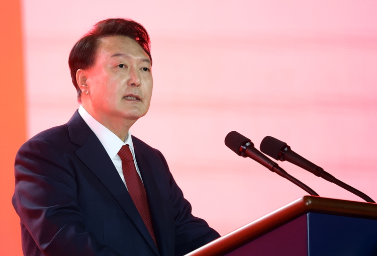 윤석열 대통령이 지난 23일 페트르 피알라 체코 총리와 전화 통화를 갖고 원전 분야를 비롯한 양국 간 실질적 협력을 강화하기로 했다. / 뉴시