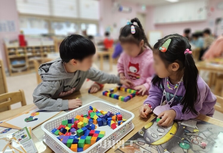 연구결과에 따르면, 놀이는 의사결정, 사회적 행동 조율, 성격, 지능, 언어 등과 밀접한 