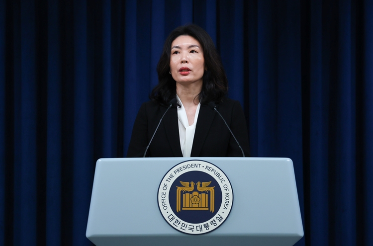 대통령실 저출생대응수석으로 임명된 유혜미 한양대 경제금융학부 교수가 25일 서울 용산 대통령실 청사에서 소감을 밝히고 있다. / 뉴시스 