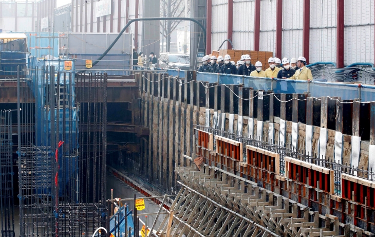 한국고용정보원과 한국산업기술진흥원이 지난 29일 발표한 ‘2024년 하반기 주요 업종 일자리 전망’에 따르면 올해 하반기 건설업 일자리 5만8,000개가 없어질 전망이다. 이룰 두고 건설 자재비 책정 현실화를 통해 건설 경기를 반등시켜야 한다는 주장이 나왔다. 사진은 대한민국의 건설 현장./ 뉴시스