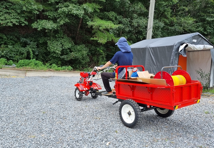 효율적인 농사를 위해 꼭 필요한 농업용품들은 선택이 쉽지 않은 문제다. / 청양=박우주