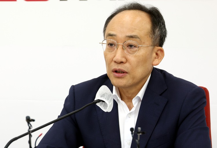 추경호 국민의힘 원내대표가 7일 오전 서울 여의도 국회에서 열린 현안 기자간담회에서 발언을 하고 있다. 추 원내대표는 민주당에 ‘8월 임시회 정쟁 휴전 선언’을 제안했다.  /뉴시스