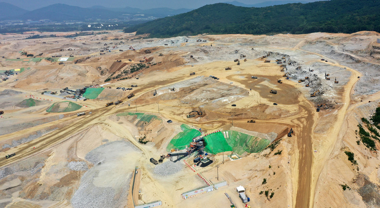 지난 5월 23일 경기도 용인시 원삼면 일대에서 반도체 클러스터 조성사업이 진행되고 있는 모습.  /뉴시스