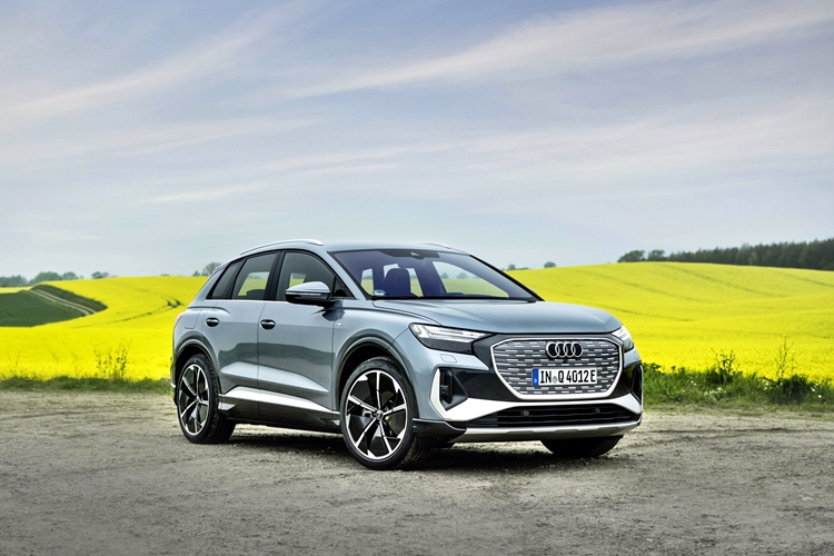 아우디코리아와 폭스바겐코리아가 판매 중인 전기차에는 전부 국내 배터리 제조사(삼성SDI·LG에너지솔루션)의 배터리가 탑재됐다. 사진은 아우디 전기차 Q4 e-트론. / 아우디코리아