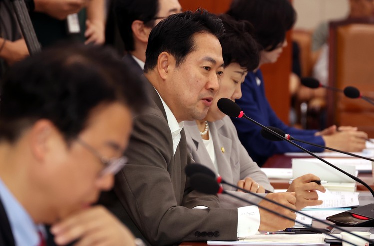 장동혁 의원이 지난달 31일 오전 서울 여의도 국회에서 열린 법제사법위원회 전체회의에서 발언을 하고 있다.    /뉴시스