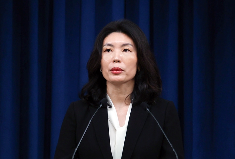 대통령실 저출생대응수석으로 임명된 유혜미 한양대 경제금융학부 교수가 지난 7월 25일 서울 용산 대통령실 청사에서 소감을 밝히고 있다. / 뉴시스