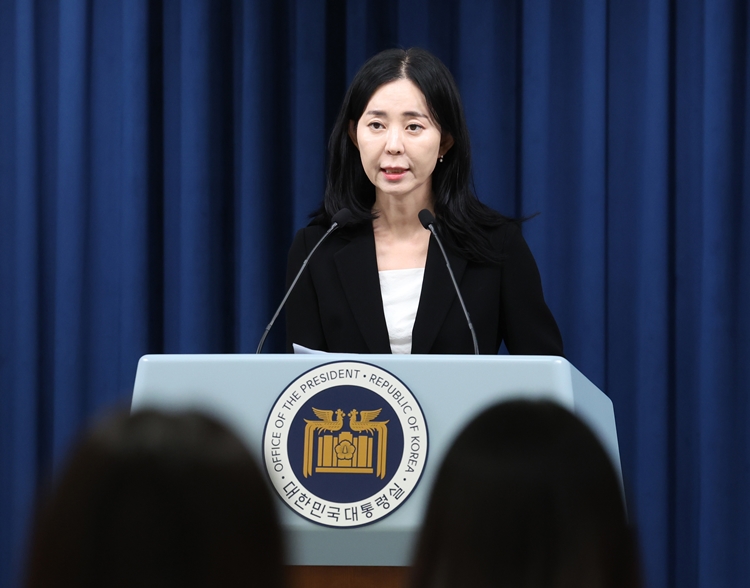 정혜전 대통령실 대변인이 23일 서울 용산 대통령실 청사에서 현안 브리핑을 하고 있다. / 뉴시스