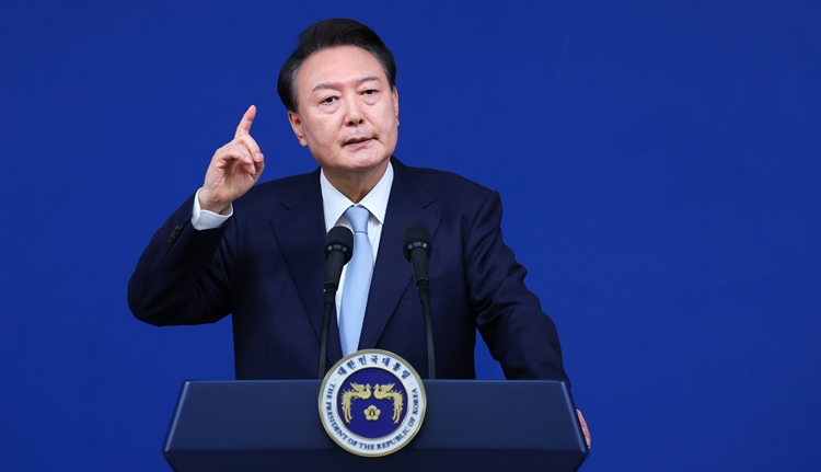 윤석열 대통령이 29일 서울 용산 대통령실 청사 브리핑룸에서 국정브리핑 및 기자회견을 하고 있다. / 뉴시스