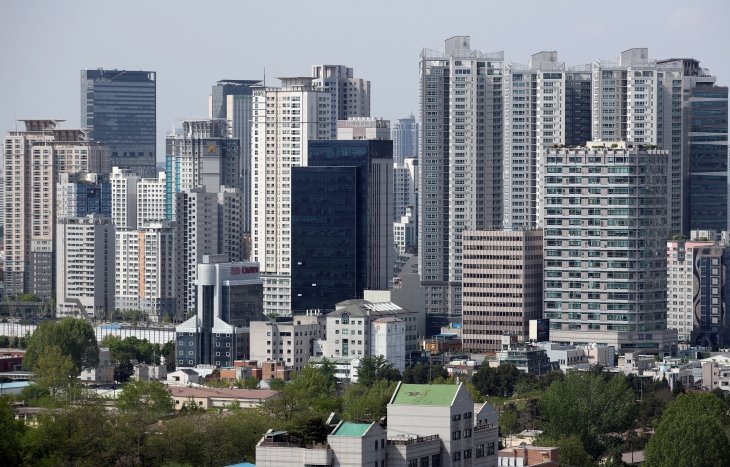 LH토지주택연구원은 포커스 발표를 통해 도시의 외연적 확장보단 기존 도심 내 토지를 압축적으로 활용하는 ‘도심주거복합개발’에 대한 다양한 고민이 필요하며, 이를 실현하기 위한 계획적·관리적 관점을 제시했다. 사진은 대한민국의 주거시설 전경./ 뉴시스