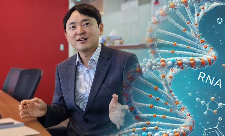 최근 첨단바이오 산업계 핫이슈로 떠오르는 분야가 있다. 바로 ‘RNA 치료제’다.이중 가장 주목받는 기업 중 한 곳으로는 ‘올릭스(OliX)’가 있다. 지난 2010년 설립된 올릭스는 RNA 기반 난치성 질환 치료제 개발 기업이다. 이에 ‘시사위크’에서는 박준현 올릭스 연구소장을 올릭스의 RNA 치료제 연구 현황과 국내 관련 산업 전망에 대해 들어봤다./ 사진=박설민 기자, 그래픽=생성형 AI를 활용해 제작한 이미지