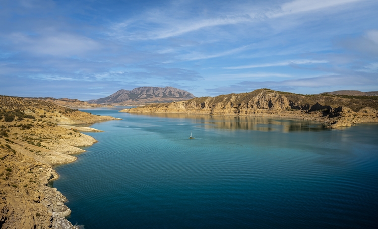 기후변화 역시 물 부족 사태를 심화시키는 원인으로 꼽힌다. 지구 물 순환에 악영향을 주기 때문이다. 사진은 가뭄으로 수위가 크게 줄어든 스페인의 한 저수지 모습./ Pixabay