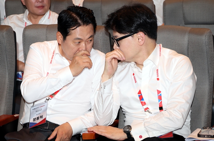 장동혁 국민의힘 최고위원이 전날(24일) 만찬에서 윤석열 대통령과 한동훈 국민의힘 대표 간 독대가 없었던 것에 아쉬움을 표했다. / 뉴시스