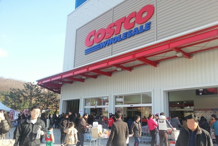 코스트코코리아는 올 들어 잇단 품질위생 논란에 휩싸인 바 있다. / 뉴시스