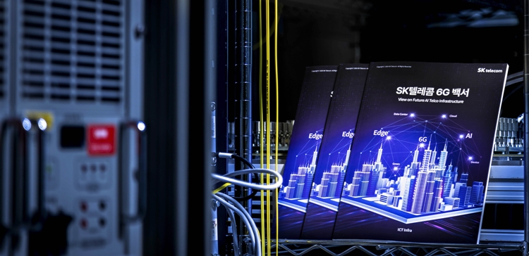 15일 SKT는 6G백서를 발간해 AI시대 통신 인프라의 방향성과 미래 선보일 6G 이동통신의 모습을 전망했다. / SKT
