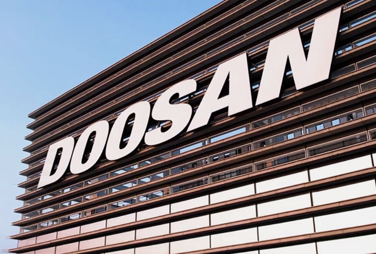 두산밥캣의 모기업에 변화를 주는 것을 골자로 하는 두산그룹의 지배구조 개편이 다시 추진된다. / 두산에너빌리티