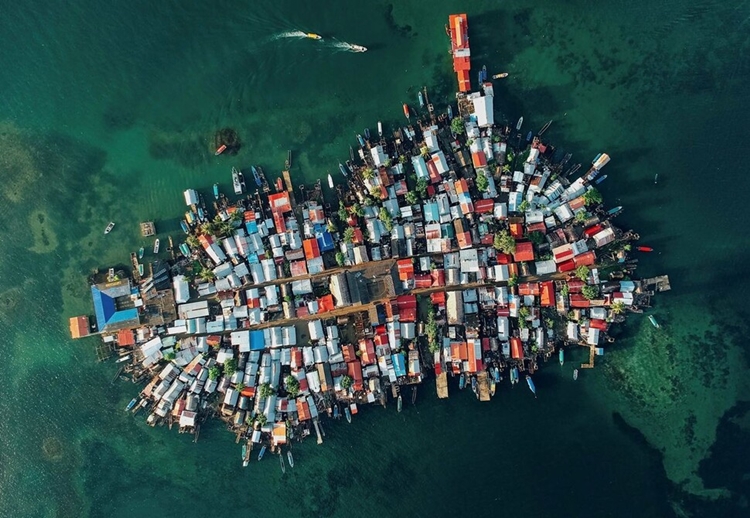 기후변화로 인한 해수면 상승은 ‘우려’를 넘어 현실로 다가오고 있다. 파나마 북동부 카리브해 연안 섬마을 카르티 수그투푸(Carti Sugtupu)은 최근 해수면 상승으로 마을이 사라지고 있다./ AFP
