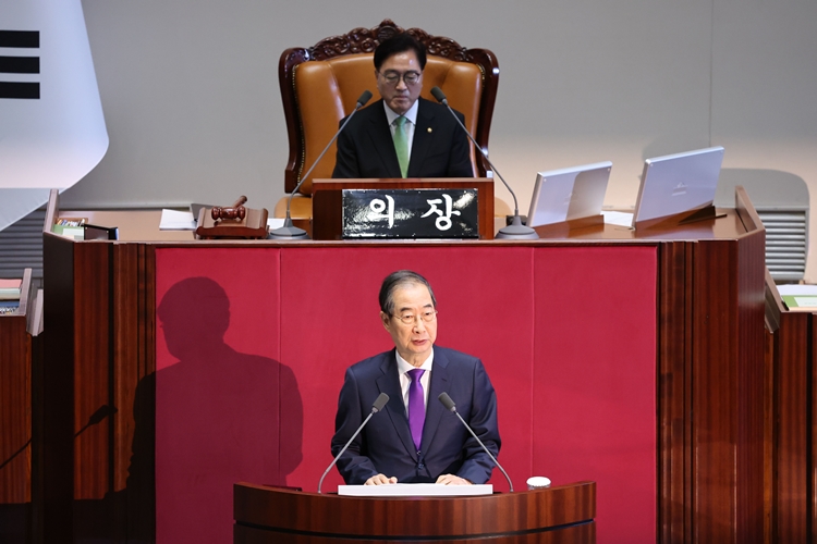 한덕수 국무총리가 4일 오전 서울 여의도 국회에서 열린 제418회 국회(정기회) 제 11차 본회의에서 2025년도 예산안 및 기금운용계획안에 대한 시정연설을 하고 있다. / 뉴시스