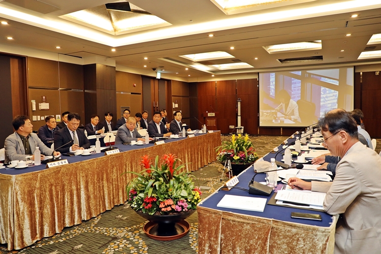 강원랜드는 지난 8월 28일 제214차 이사회를 통해 신임 사장 선임을 위한 임원추천위원회를 구성했다. 하지만 두 달이 지나도록 사장 후보자 공모 공고는 나오지 않고 있다. / 강원랜드