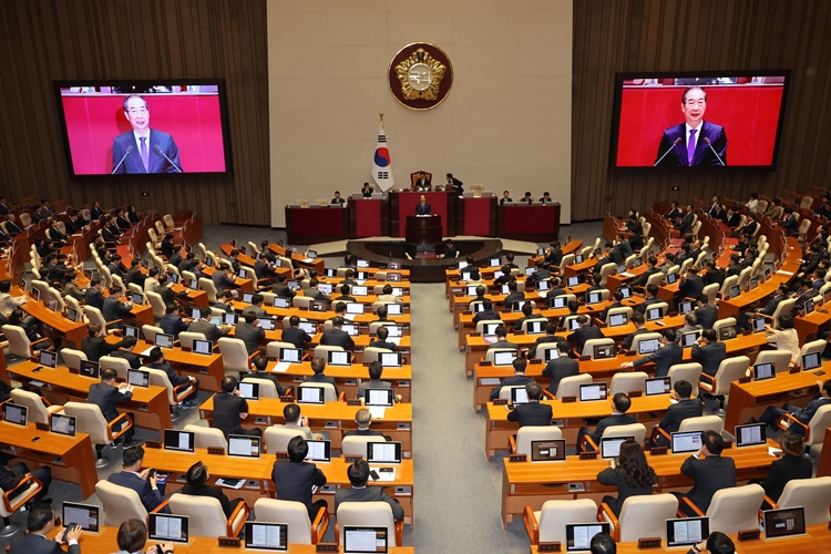 한덕수 국무총리가 지난 4일 오전 국회에서 열린 제418회 국회(정기회) 제 11차 본회의에서 2025년도 예산안 및 기금운용계획안에 대한 시정연설을 하고 있다. / 뉴시스