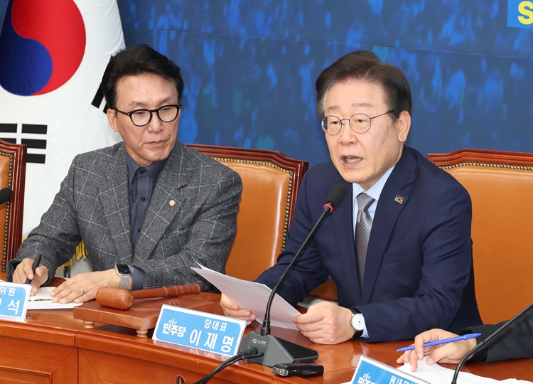 이재명 더불어민주당 대표가 13일 국회에서 열린 최고위원회의에서 발언하고 있다. / 뉴시스