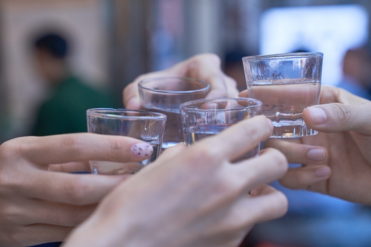 하이트진로는 올해 3분기 수익성이 크게 개선되면서 선방했다는 시장의 평가를 받고 있다. 롯데칠성음료의 경우 소주와 맥주 신제품이 외형 성장을 이끌었다. / 게티이미지뱅크