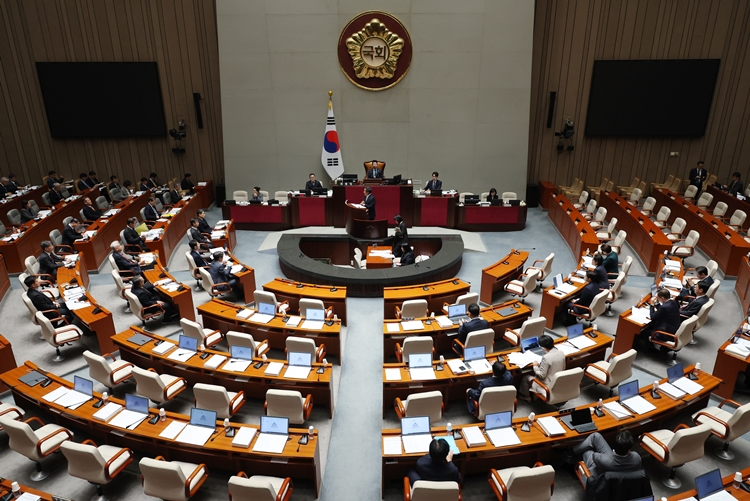 박정 국회 예결특위원장이 지난 13일 국회에서 열린 제418회 국회(정기회) 제11차 예산결산특별위원회 전체회의를 주재하고 있다. / 뉴시스