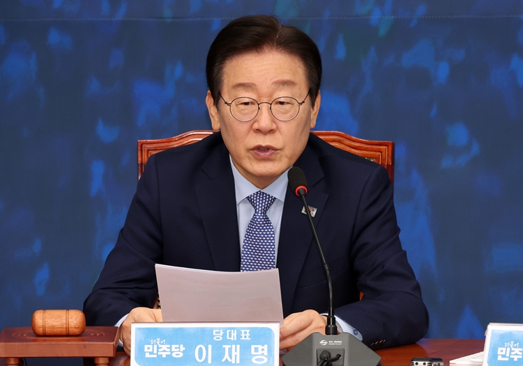 이재명 더불어민주당 대표가 27일 오전 국회에서 열린 최고위원회의에서 발언하고 있다. / 뉴시스