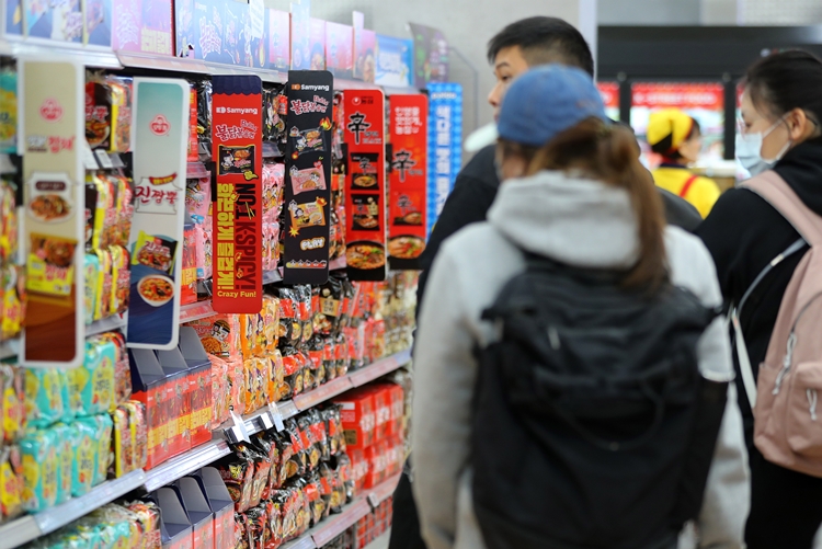 이번 사태의 여파와 정치적 불확실성이 장기화될 경우, 국내 경제 안정성에도 영향을 미칠 가능성이 제기되고 있다. / 뉴시스