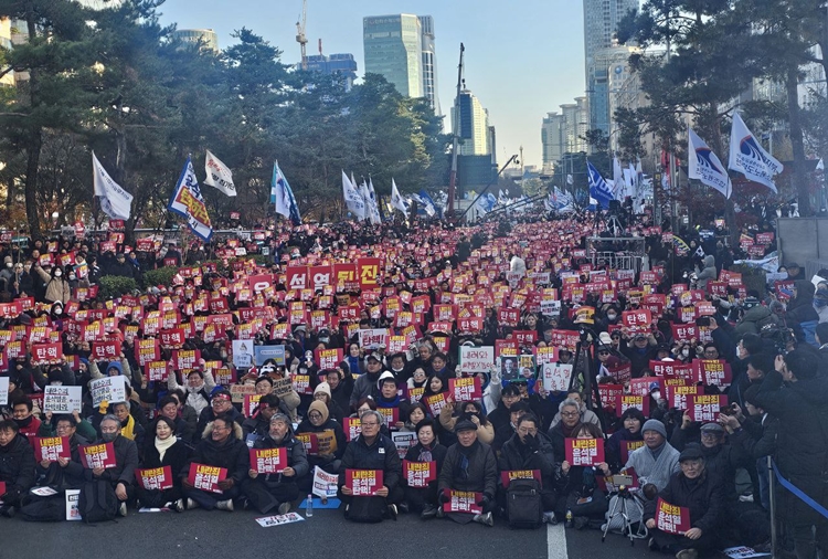 지난 7일 진행된 윤석열 대통령 탄핵 표결 찬성 집회 현장./ 시사위크 DB