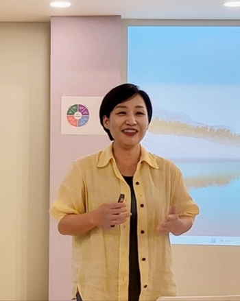 임주리 대표는 부모와 리더의 공통 덕목 중 하나는 지치지 않고 친절하게 가능해질 때까지 반복해서 이야기 해주는 것이라고 강조했다. / 마인드가드너 심리코칭센터