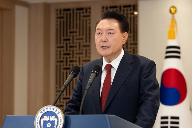 윤석열 대통령이 12일 서울 용산 대통령실 청사에서 대국민 담화를 하고 있다. / 대통령실 제공
