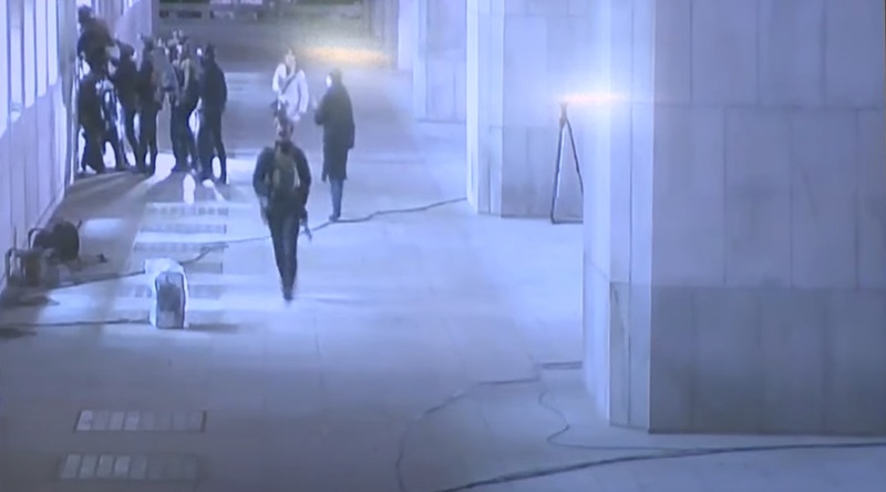 사무처는 “윤 대통령의 주장과 달리, 실제로는 경찰에 의해 국회 외곽문이 폐쇄돼 국회의원·보좌진·국회직원의 출입 자체가 차단됐을 뿐 아니라, 계엄군이 국회의사당 2층 유리창을 파손하고 난입해 본회의 개의 및 계엄해제 요구 결의 등 국회의 본질적인 기능을 저지하려는 시도가 있었다”고 반박했다. / 국회사무처 