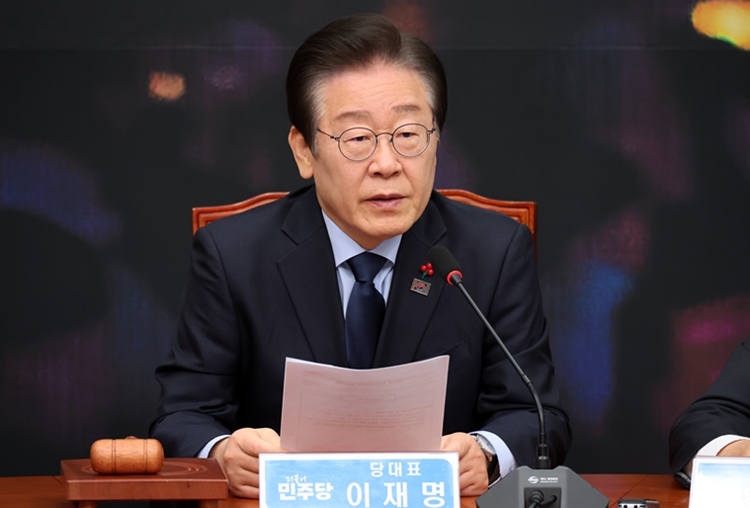 이재명 더불어민주당 대표가 16일 오전 국회에서 열린 최고위원회의에서 발언하고 있다. / 뉴시스