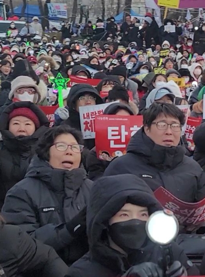 14일 오후 서울 여의도에서 열린 대통령 탄핵안 찬성 집회에는 주최 측 추산 200만명(경찰 신고 집회 인원 20만명)의 구름떼 인파가 몰려들었다. / 이미정 기자