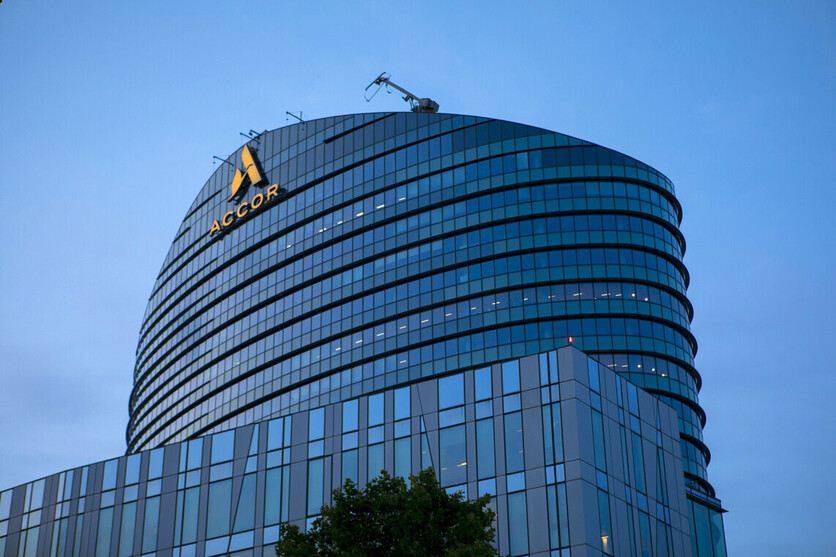 프랑스 호텔 체인 기업인 아코르가 올해 한국 시장에서 이비스 스타일, 머큐어, 그랜드 머큐어 브랜드 호텔을 차례로 오픈하며 한국에서 파이를 늘리고 있다. 또한 아코르와 협력 관계인 반얀그룹에서도 카시아와 홈 브랜드 호텔을 강원도 속초에 오픈하는 등 적극적인 행보를 보이고 있다. 사진은 프랑스 아코르 본사. / 아코르