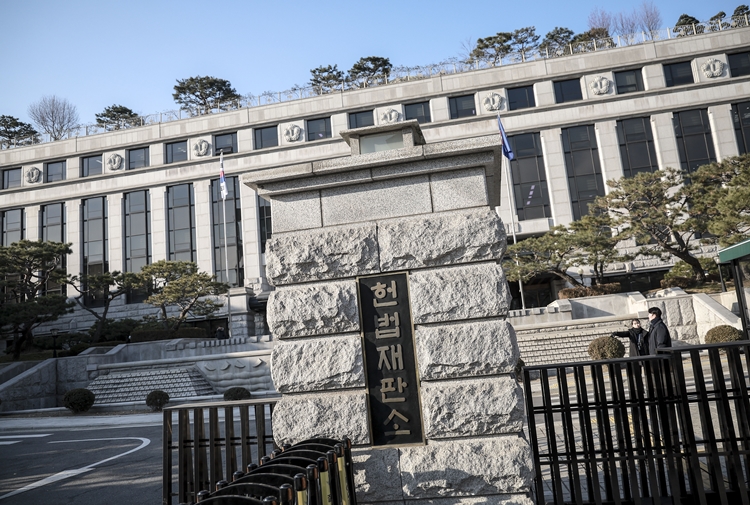 헌법재판소는 지난 16일 오전 첫 재판관 회의를 열고 윤석열 대통령에 대한 본격적인 탄핵심판절차에 돌입한다. 문형배 헌재소장 권한대행은 재판관 회의를 열고 심판준비기일과 증거조사 절차 등을 결정했다. / 뉴시스 