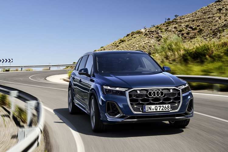 아우디 코리아가 Q7 및 SQ7의 부분변경 모델을 국내에 출시한다. 부분변경을 거친 신형 모델은 가격인상이 크지 않아 긍정적인 평가가 이어질 것으로 예상된다. / 아우디 코리아