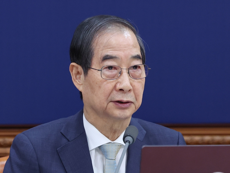 한덕수 대통령 권한대행 국무총리가 19일 서울 종로구 정부서울청사에서 열린 임시 국무회의를 주재하며 발언하고 있다. / 뉴시스