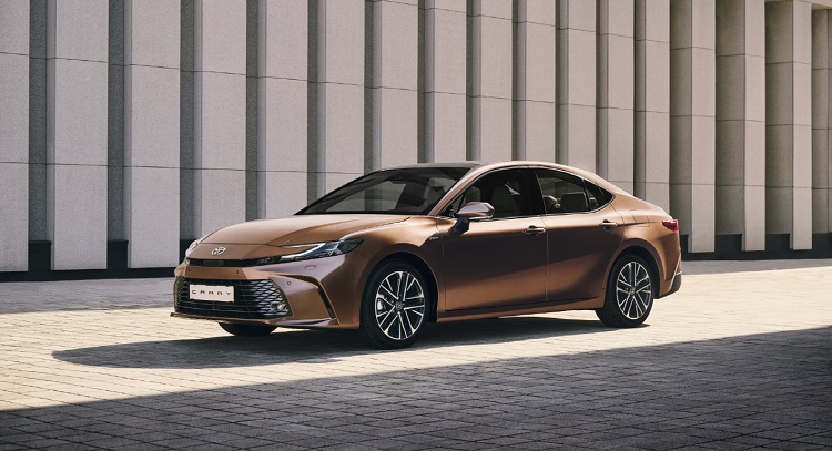 토요타는 올해 1~11월 기간 판매량이 지난해 연간 판매실적을 넘어섰다. 사진은 지난달 말 국내 출시를 알린 신형 캠리. / 토요타코리아