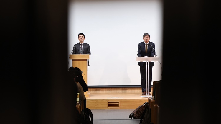 김용현 전 국방부 장관 변호인단이 26일 오전 서울 서초구 한국컨퍼런스센터에서 기자회견을 하고 있다. /뉴시스