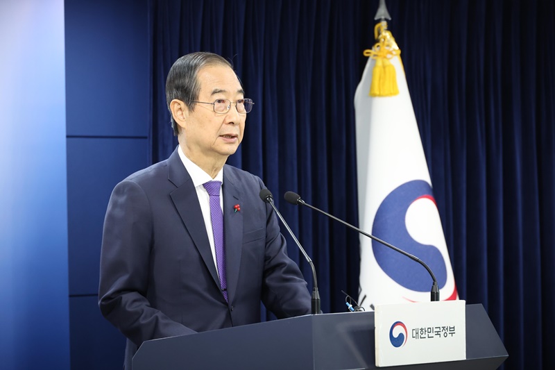 한덕수 대통령 권한대행 국무총리가 26일 서울 정부서울청사 합동브리핑실에서 대국민담화를 하고 있다. / 대통령실통신사진기자단, 뉴시스 