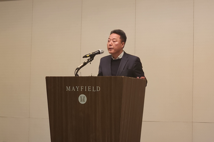 송경훈 제주항공 경영지원본부장이 제주항공 7C2216편 무안공항 사고와 관련한 질의에 답하는 모습. / 서울 강서=제갈민 기자